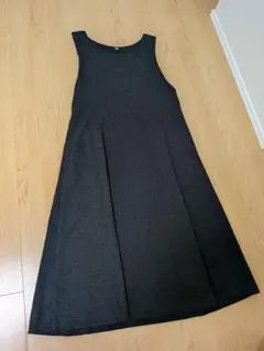 ユニクロ ダークグレー フレアワンピース M