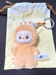 PIN FOR LOVE オレンジぬいぐるみキーチェーン　イニシャルラブブ　J