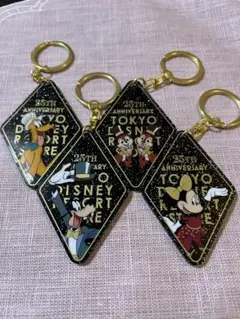 ディズニーストア25周年　キーホルダーセット　完売品