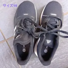 adidas　キッズスニーカー　サイズ19㌢
