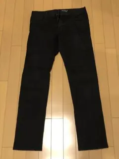 UNIQLO ブラック スリムフィットジーンズ