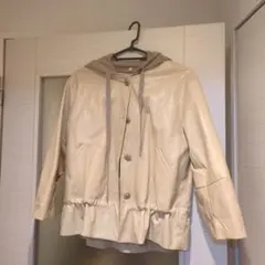 クリーム色 フード付きジャケット