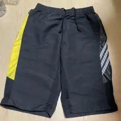 adidas ストライプ ショートパンツ 黒/黄色