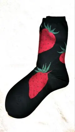 ★　新品　キワンダ　STRAWBERRY GENDERLESS SOX　★のサムネイル