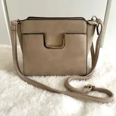 ショルダーバッグ ベージュ
