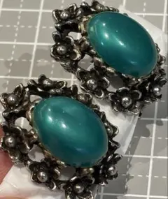 アンティーク風美しい　緑色花モチーフイヤリング　ややずっしりした質感年代物レトロ