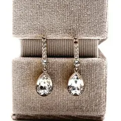 ⭐️SALE⭐ スワロフスキー　ピアス　アテンション　ドロップ　ゴールドトーン