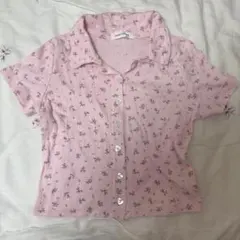 ピンク花柄半袖シャツ