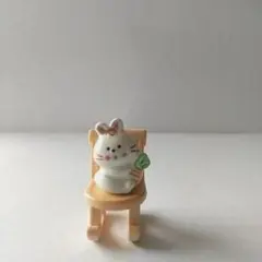 うさぎ 陶器製 置物 ロッキングチェア付き
