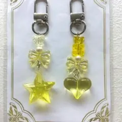 ビーズキーホルダー コレクトブック たまごっち 黄色　シール帳　目印アクセサリー