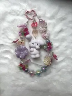 ウサギのフィギュア付き携帯ストラップ