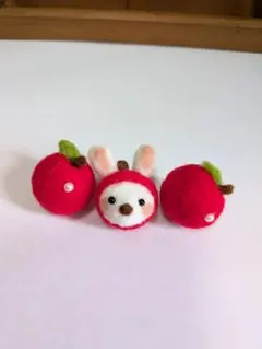 羊毛フェルト　うさぎりんご　ウサギ　ハンドメイドのサムネイル