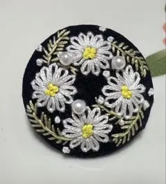 刺繍　ブローチ　ヘアゴム　くるみボタン　ハンドメイド