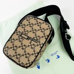 極美品！オフホワイトモノグラムアルファベット ロゴクロスボディショルダーバッグ