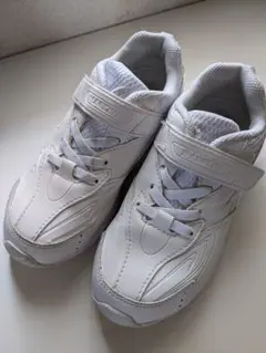 瞬足　ホワイトシューズ　20センチ