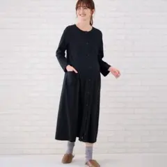 マタニティ用黒ボタン付きパジャマ