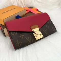 ✨極美品✨　LOUIS VUITTON ルイヴィトン　携帯ケース　レザー　赤 ルイヴィトンiphone15/15promax/14pro携帯ケースレッド赤
