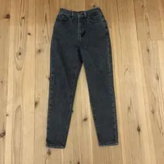 Levi's ハイウエストテーパー W24 L27 ブラックデニムのサムネイル