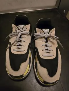 BALENCIAGA : TRIPLE S ダッドスニーカー