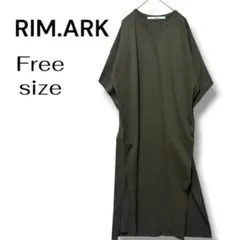 美品 RIM.ARK リムアーク キーネック ドルマン ロングワンピース カーキのサムネイル