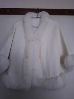 ホワイト ファー付き ポンチョ ケープ