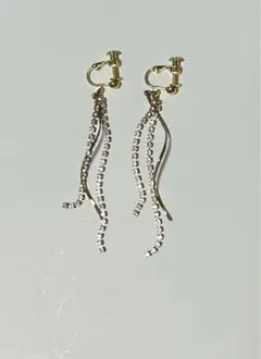 【ハンドメイド】揺れる ビジュー×ウェーブパーツ イヤリング ゴールド　結婚式