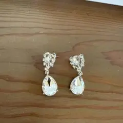 ブライダル　クリスタルドロップ型　ピアス