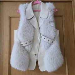 最終値下げ…ファー付きミルキー色ベスト