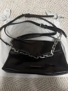 CHARLES & KEITH ブラックショルダーバッグ