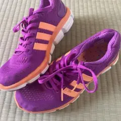 adidas ランニングシューズ 紫とオレンジ