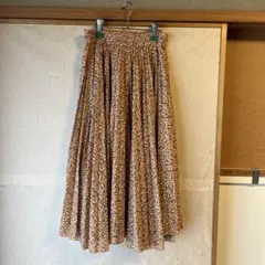 Mila Owenのスカート