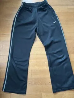 NIKE 黒のジャージパンツ