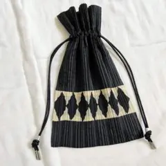 ISSEY MIYAKE/プリーツ加工巾着ポーチのサムネイル