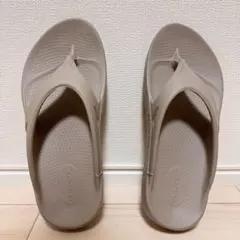 OOFOS OOriginal サンダル トングサンダルのサムネイル