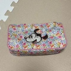 新品未使用　ディズニーリゾートのミニー　ポーチ　大きめペンケース