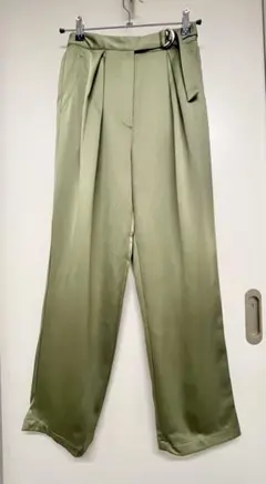 【値下げ】Discoat オリーブグリーン サテン ワイドパンツ