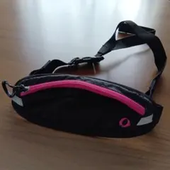 ウエストポーチ 黒 ピンクファスナー
