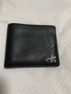 PRADA ブラック 二つ折り財布『美品』
