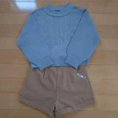 lovetoxic ケーブルニットセーターとベージュショートパンツ