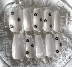 即購入OK！フラワーネイル❤︎マグネットネイル❤︎ホワイトネイル❤︎春ネイル❤︎