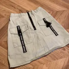 ライトグリーン ジッパー付きショートパンツ