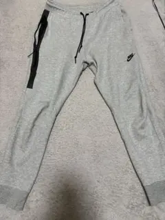 NIKE グレー テックフリースパンツ