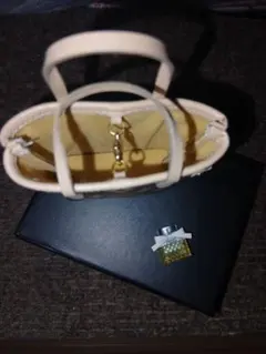 ミニチュア　香水