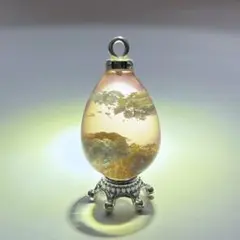 朝焼けに照らされる彼岸花 雲レジンとオルゴナイト ドロップネックレス