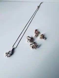 パールとストーンのネックレス＆イヤリングセット