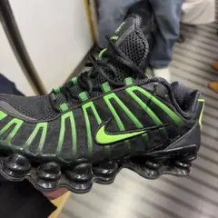 Nike ブラック/グリーン スニーカー