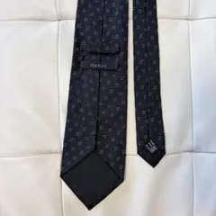 GUCCI グッチ ネクタイ 高級シルク Gロゴ スクエア柄 黒のサムネイル