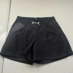 ブラック タック入り ショートパンツ