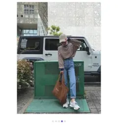 howdy. tappori border tee beige