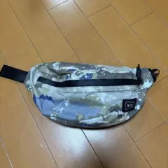 Kiu ボディバッグ